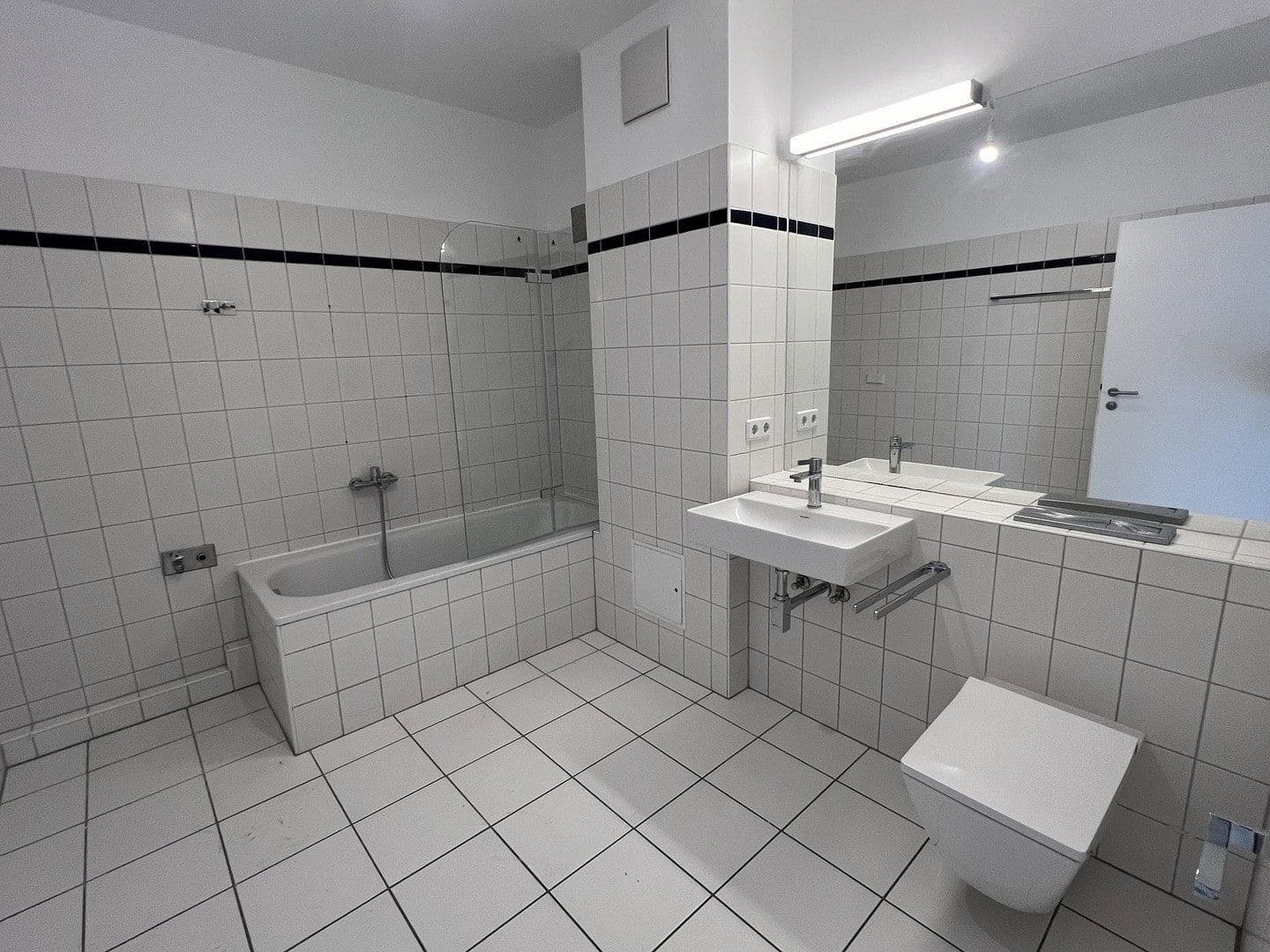 Pronájem bytu 2+1 79 m², Wiederitzscher Straße 11, Leipzig, Sasko Pronájem bytu 2+1 79 m², Wiederitzscher Straße 11, Leipzig, Sasko