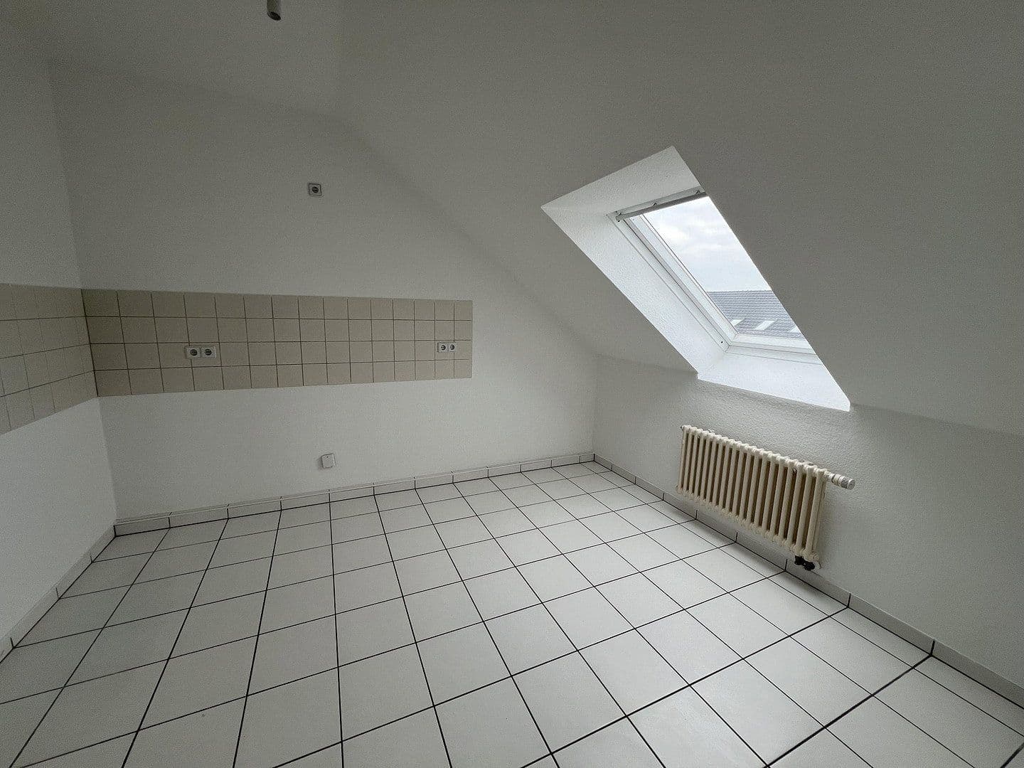 Pronájem bytu 2+1 79 m², Wiederitzscher Straße 11, Leipzig, Sasko Pronájem bytu 2+1 79 m², Wiederitzscher Straße 11, Leipzig, Sasko