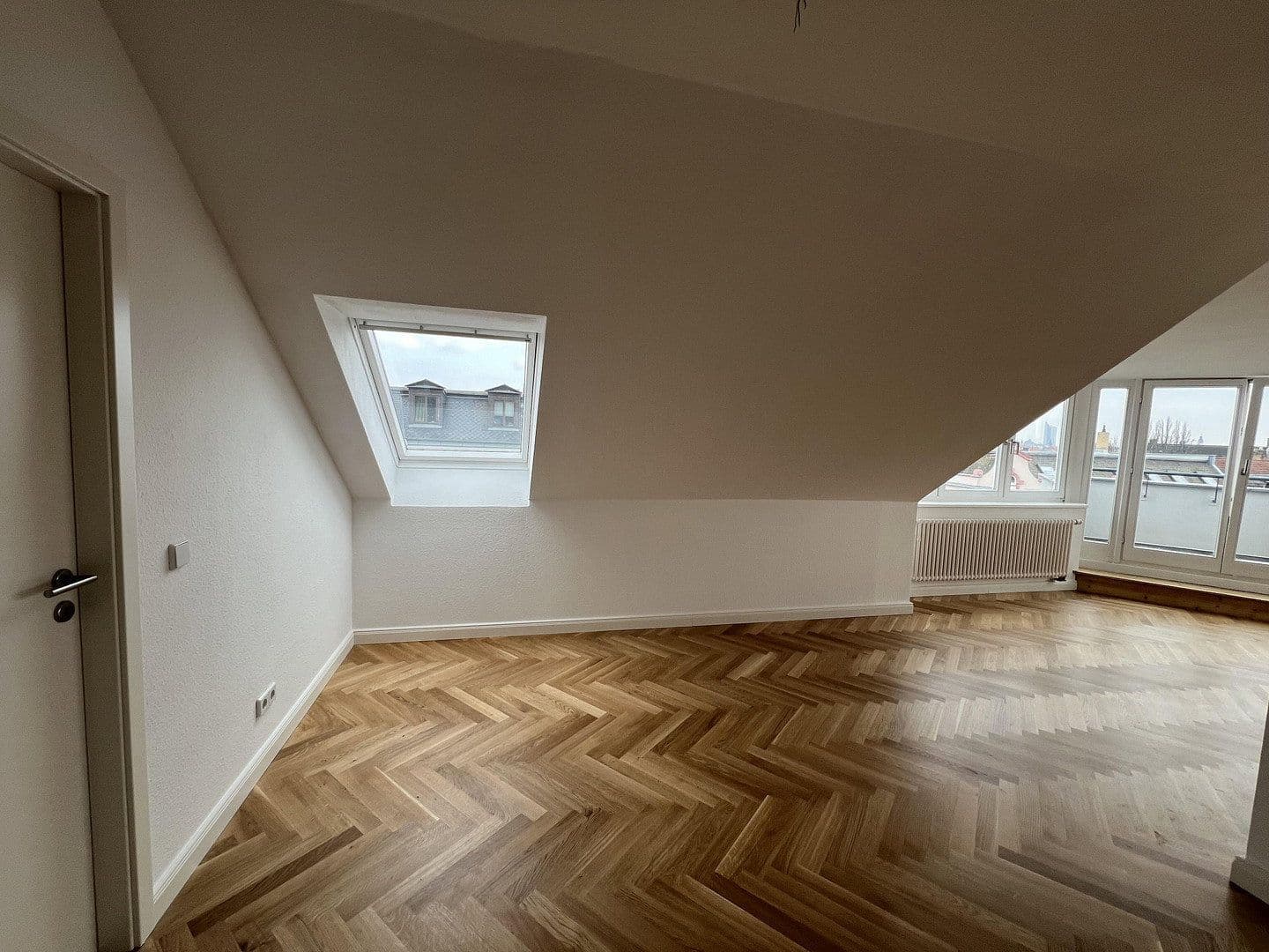 Pronájem bytu 2+1 79 m², Wiederitzscher Straße 11, Leipzig, Sasko Pronájem bytu 2+1 79 m², Wiederitzscher Straße 11, Leipzig, Sasko