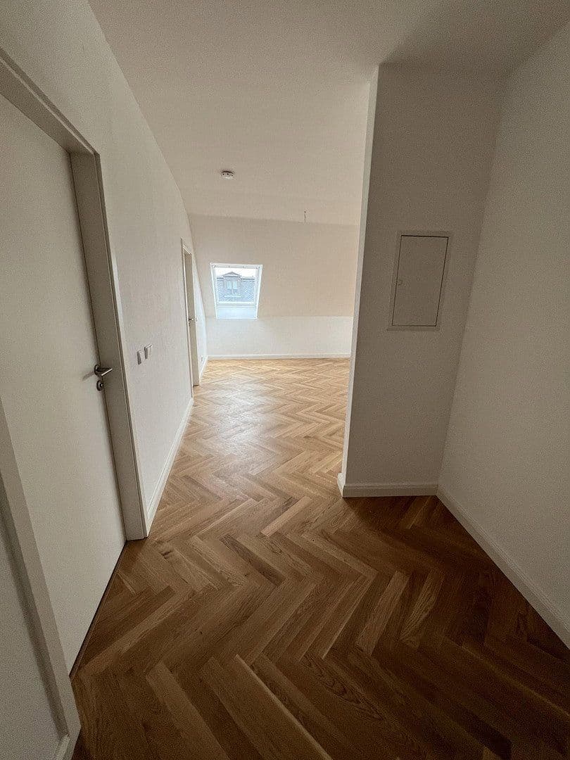 Pronájem bytu 2+1 79 m², Wiederitzscher Straße 11, Leipzig, Sasko Pronájem bytu 2+1 79 m², Wiederitzscher Straße 11, Leipzig, Sasko