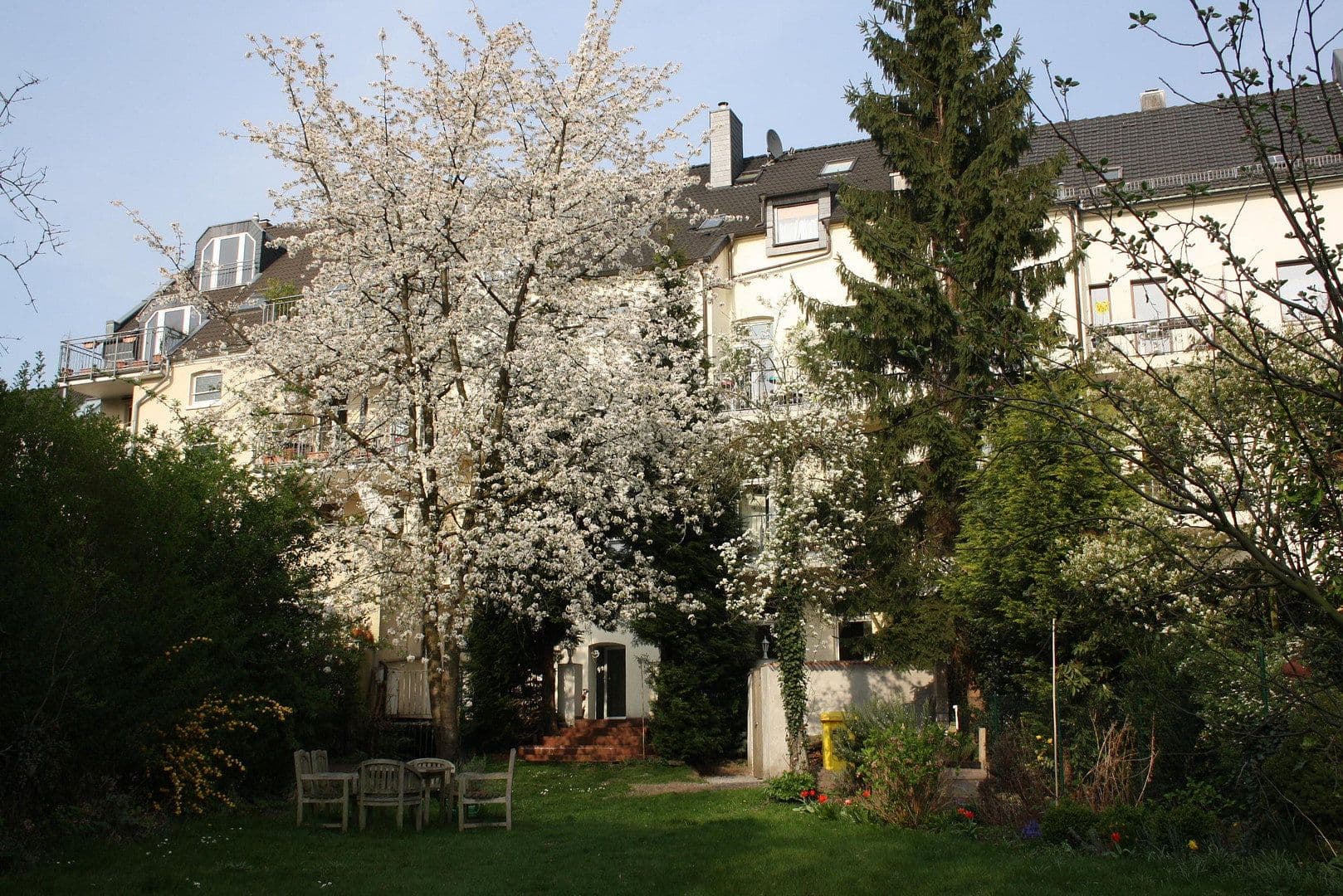 Pronájem bytu 1+1 40 m², Liliencronstr. 7, Düsseldorf, Severní Porýní-Vestfálsko Pronájem bytu 1+1 40 m², Liliencronstr. 7, Düsseldorf, Severní Porýní-Vestfálsko