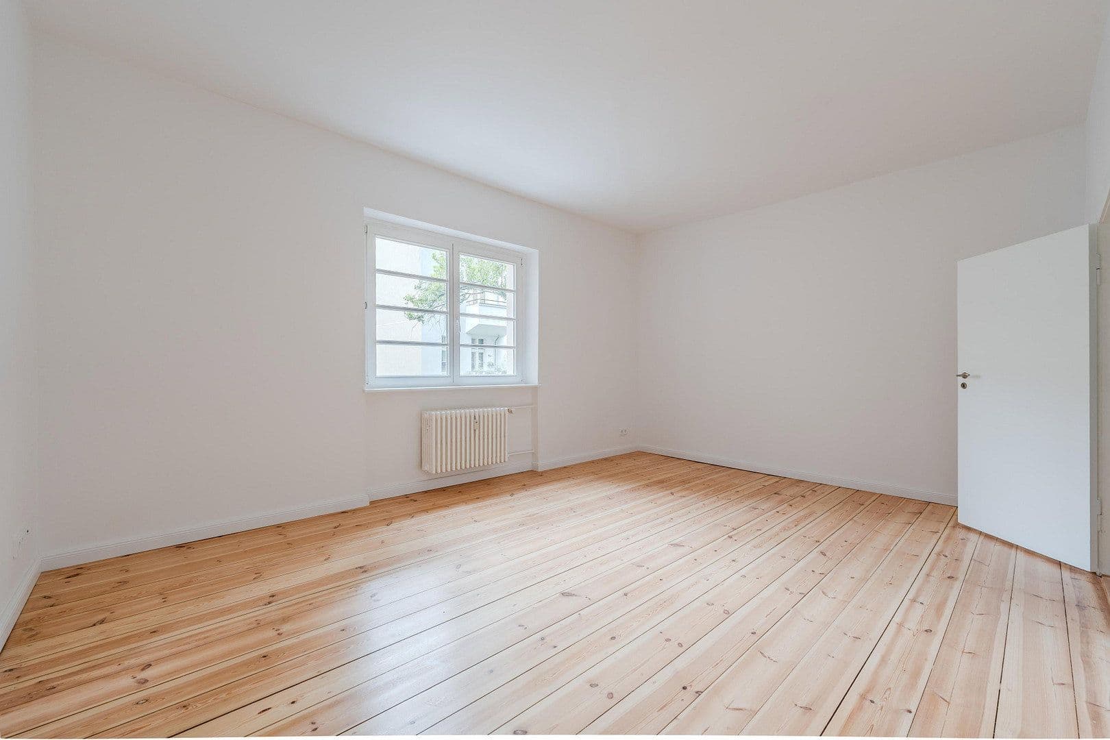 Prodej bytu 4+1 148 m², Düsseldorfer Str. 35, Berlin, Berlín Prodej bytu 4+1 148 m², Düsseldorfer Str. 35, Berlin, Berlín