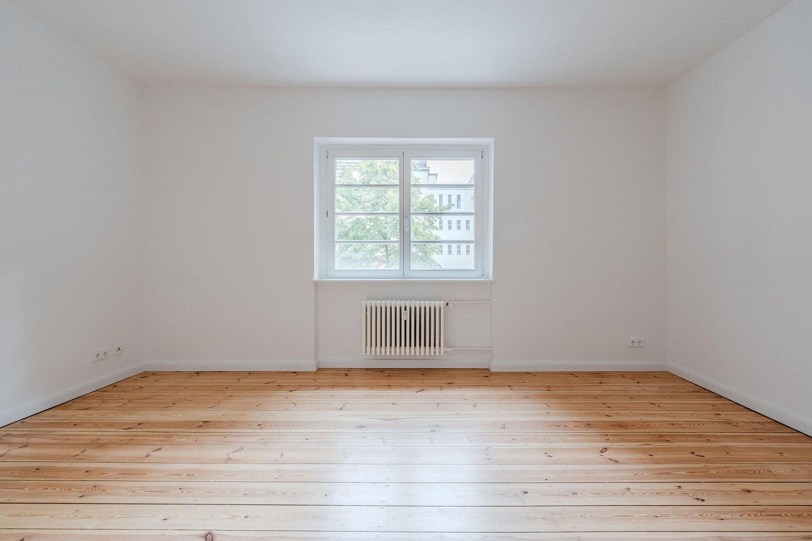 Prodej bytu 4+1 148 m², Düsseldorfer Str. 35, Berlin, Berlín Prodej bytu 4+1 148 m², Düsseldorfer Str. 35, Berlin, Berlín