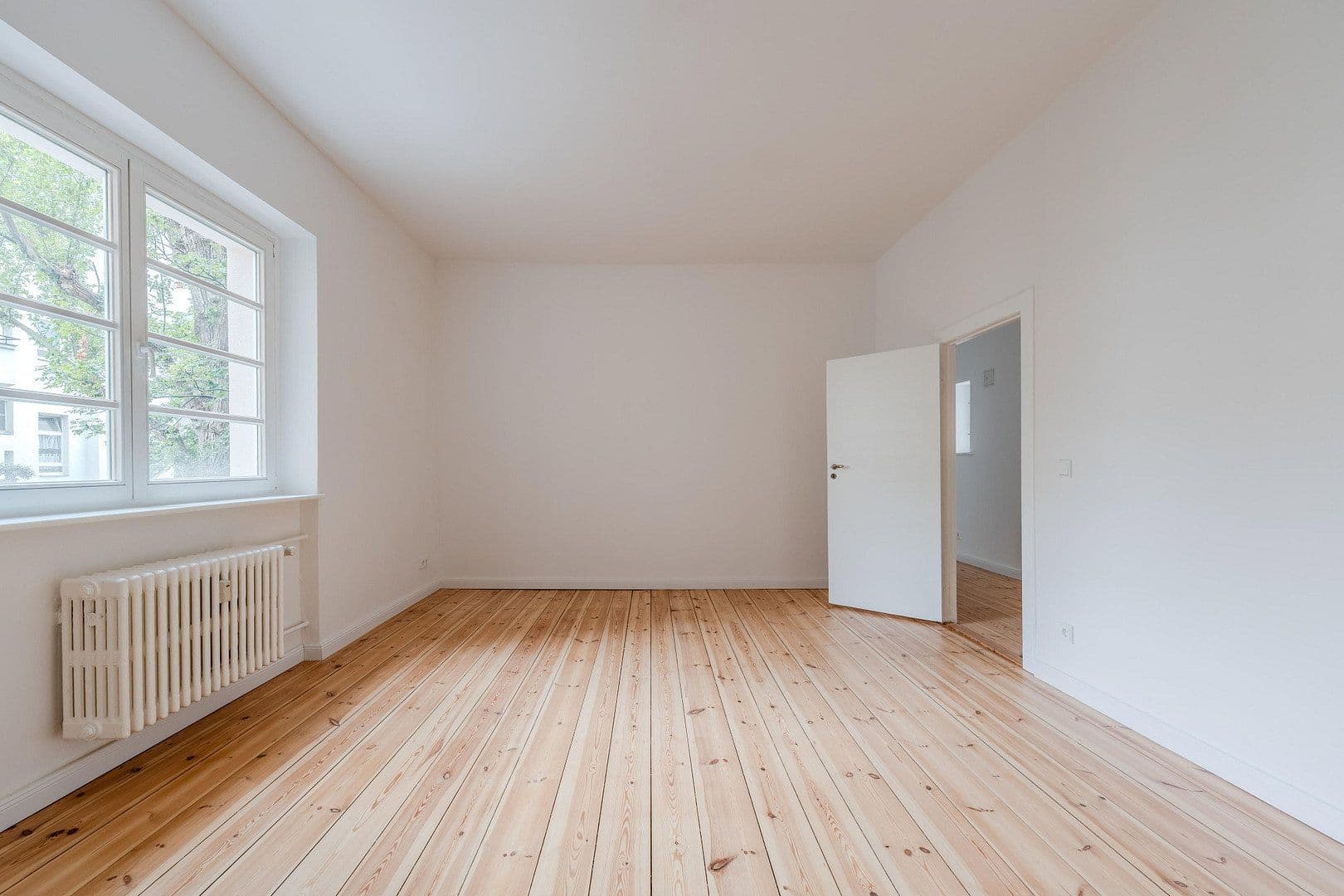 Prodej bytu 4+1 148 m², Düsseldorfer Str. 35, Berlin, Berlín Prodej bytu 4+1 148 m², Düsseldorfer Str. 35, Berlin, Berlín