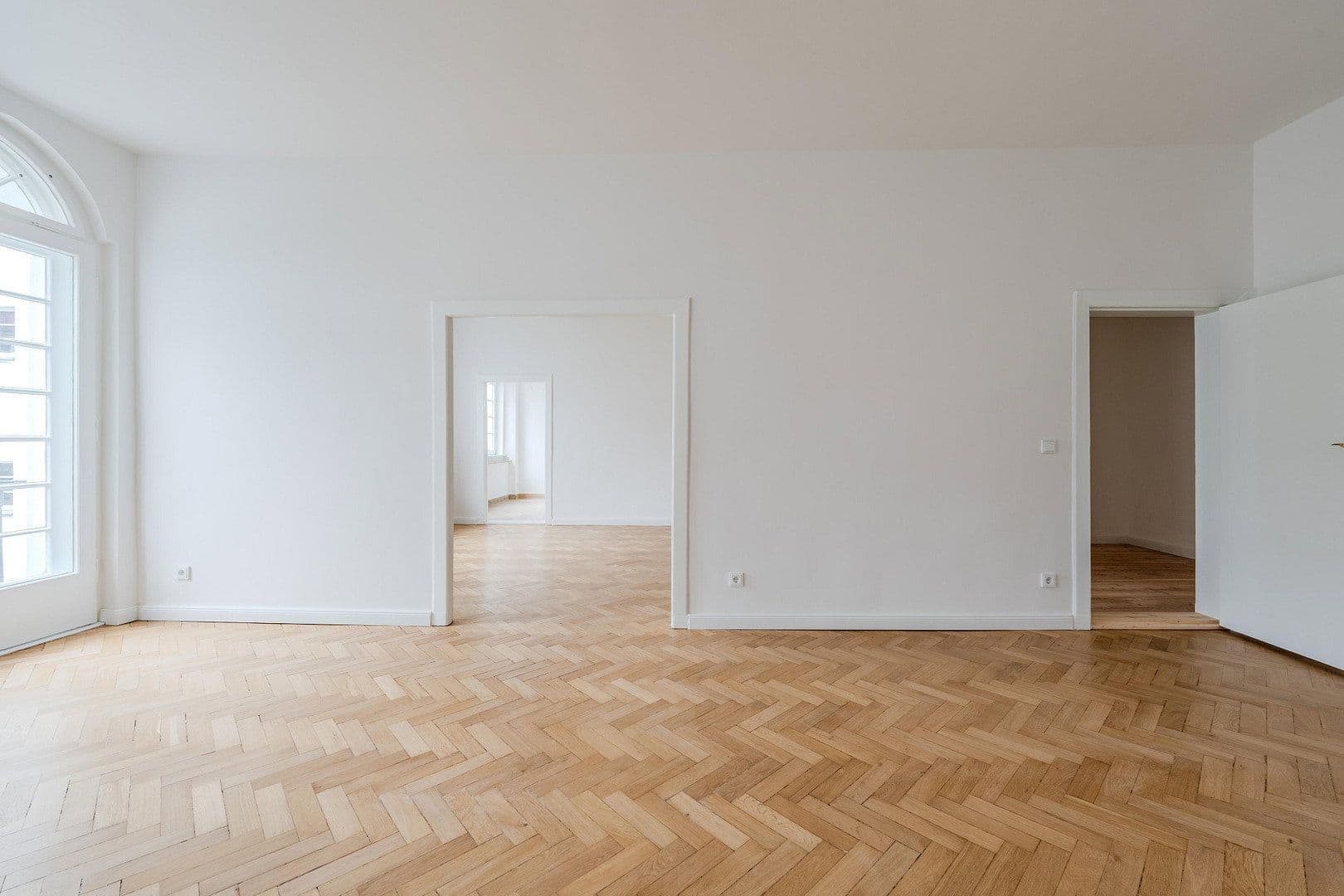 Prodej bytu 4+1 148 m², Düsseldorfer Str. 35, Berlin, Berlín Prodej bytu 4+1 148 m², Düsseldorfer Str. 35, Berlin, Berlín