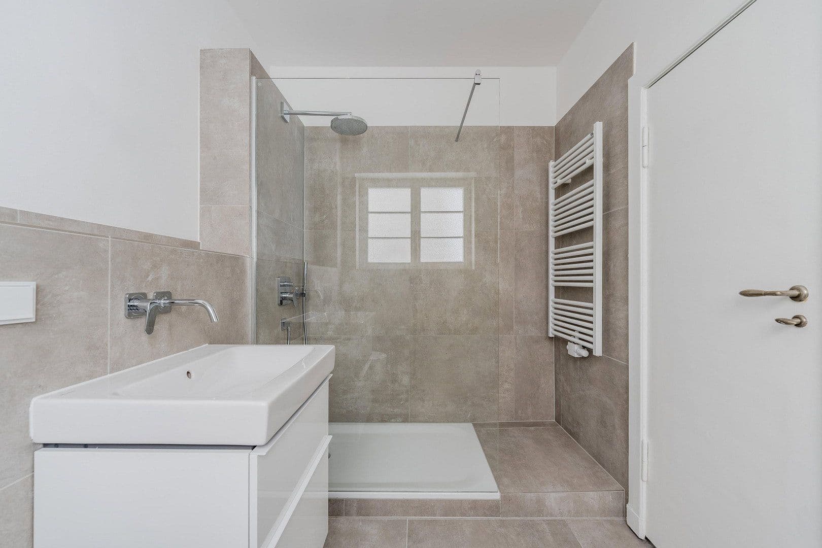 Prodej bytu 4+1 148 m², Düsseldorfer Str. 35, Berlin, Berlín Prodej bytu 4+1 148 m², Düsseldorfer Str. 35, Berlin, Berlín