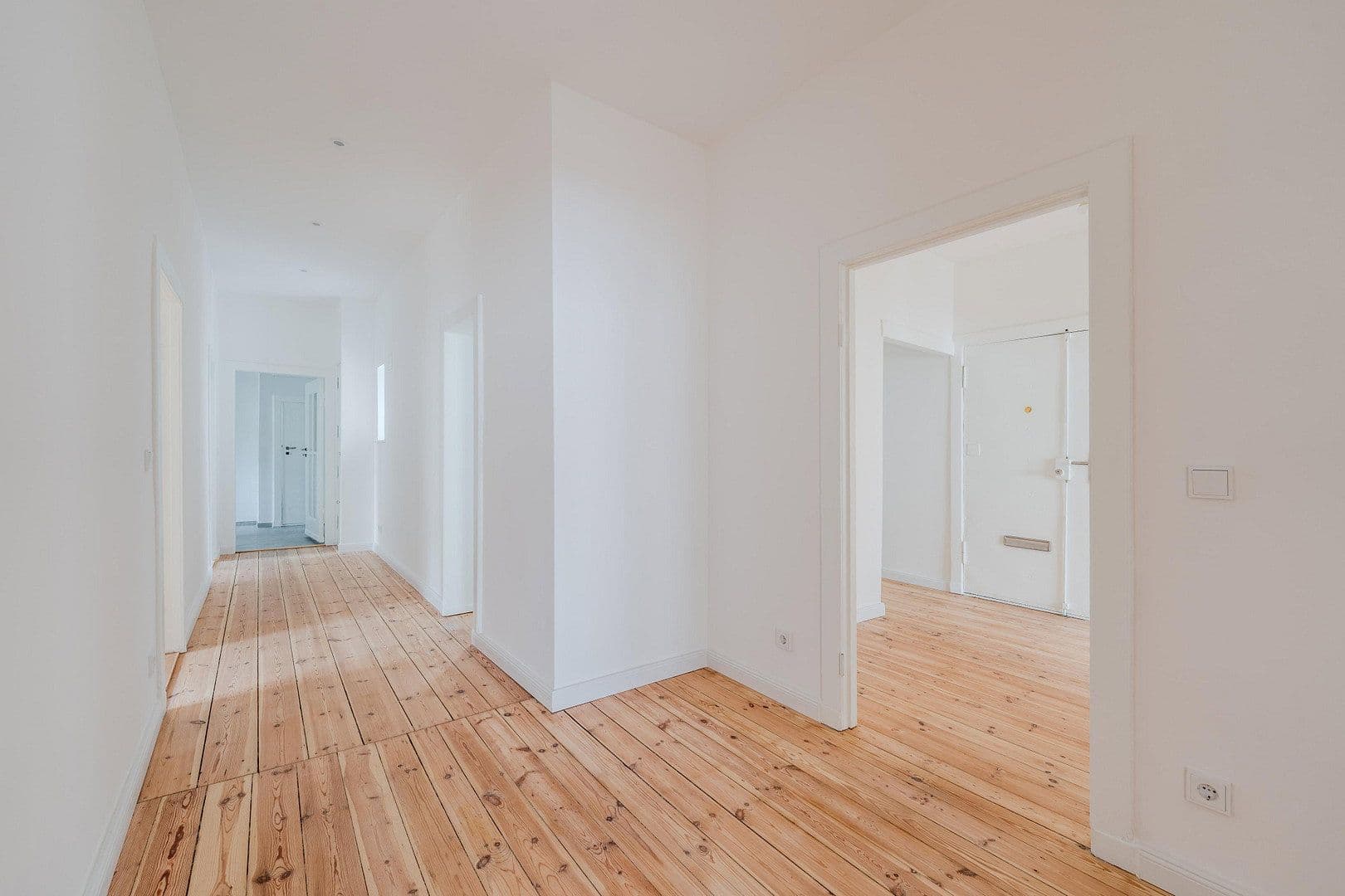 Prodej bytu 4+1 148 m², Düsseldorfer Str. 35, Berlin, Berlín Prodej bytu 4+1 148 m², Düsseldorfer Str. 35, Berlin, Berlín