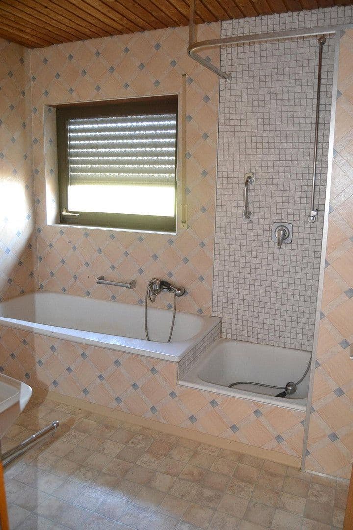 Prodej domu 260 m², pozemek 505 m², Marienstraße 43, Remshalden, Bádensko-Württembersko Prodej domu 260 m², pozemek 505 m², Marienstraße 43, Remshalden, Bádensko-Württembersko