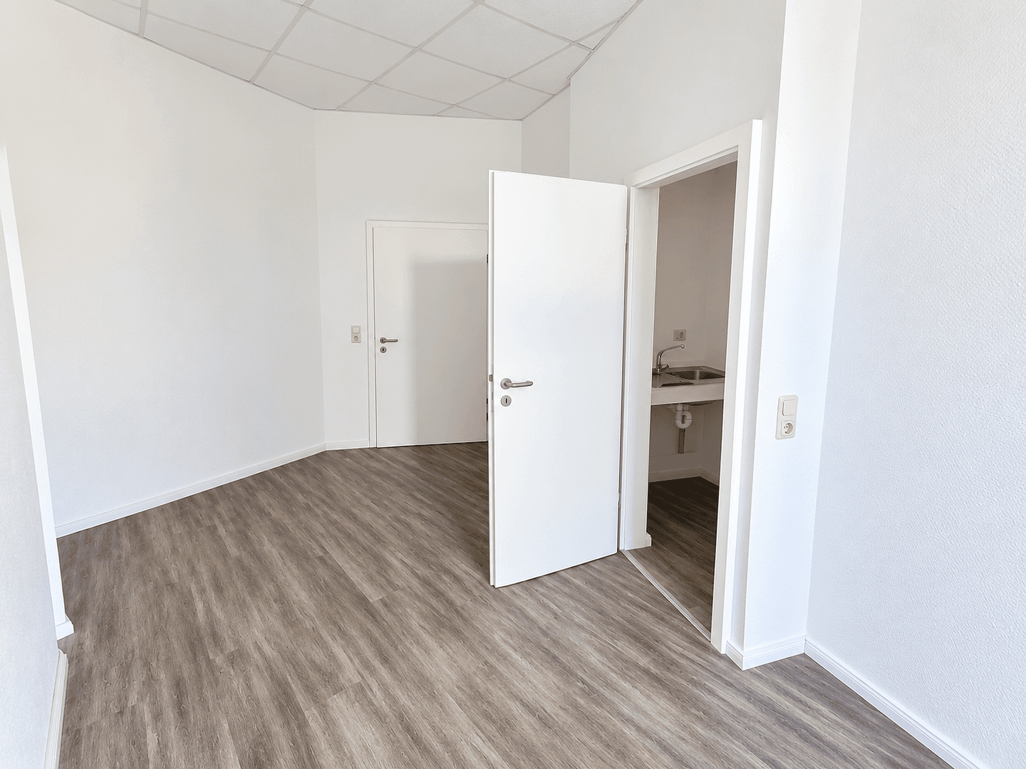Pronájem kanceláře 67 m², Bandwirkerstraße 12, Magdeburg, Sasko-Anhaltsko Pronájem kanceláře 67 m², Bandwirkerstraße 12, Magdeburg, Sasko-Anhaltsko