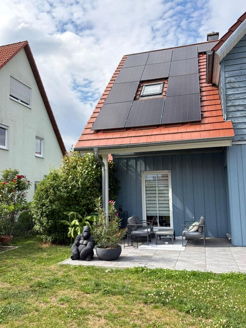 Prodej domu 195 m², pozemek 641 m², Erlangen, Bavorsko Prodej domu 195 m², pozemek 641 m², Erlangen, Bavorsko