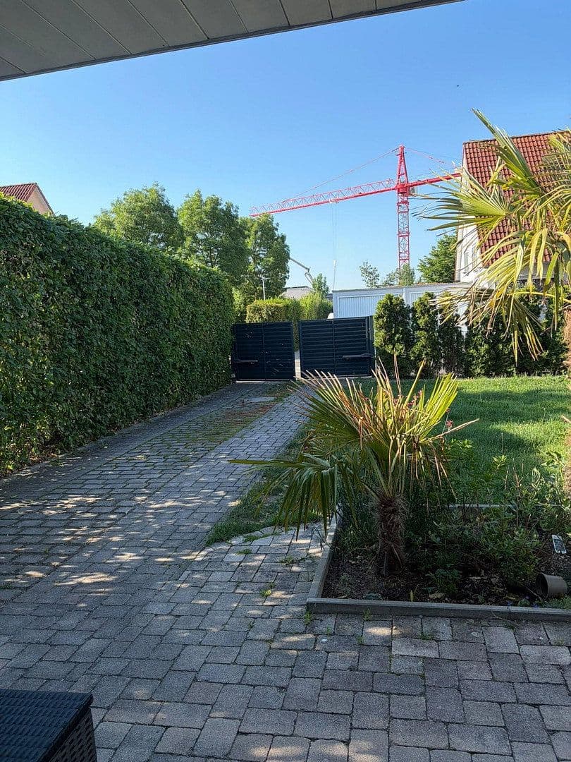Prodej domu 195 m², pozemek 641 m², Erlangen, Bavorsko Prodej domu 195 m², pozemek 641 m², Erlangen, Bavorsko