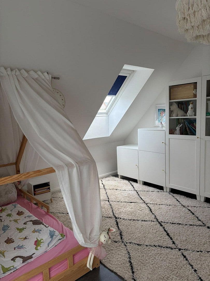 Prodej domu 195 m², pozemek 641 m², Erlangen, Bavorsko Prodej domu 195 m², pozemek 641 m², Erlangen, Bavorsko