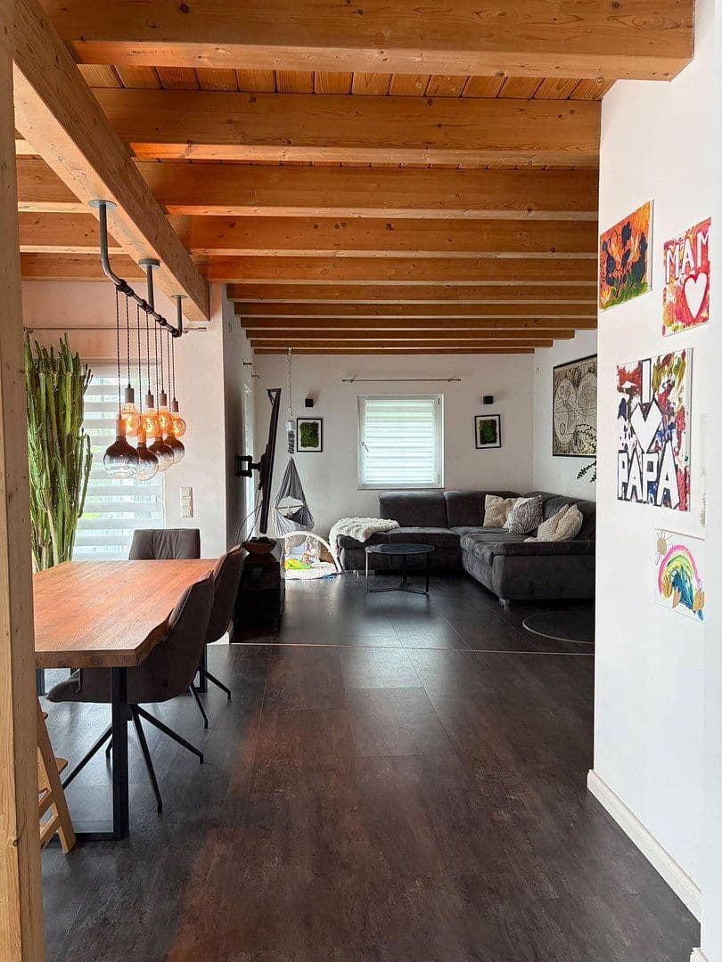 Prodej domu 195 m², pozemek 641 m², Erlangen, Bavorsko Prodej domu 195 m², pozemek 641 m², Erlangen, Bavorsko