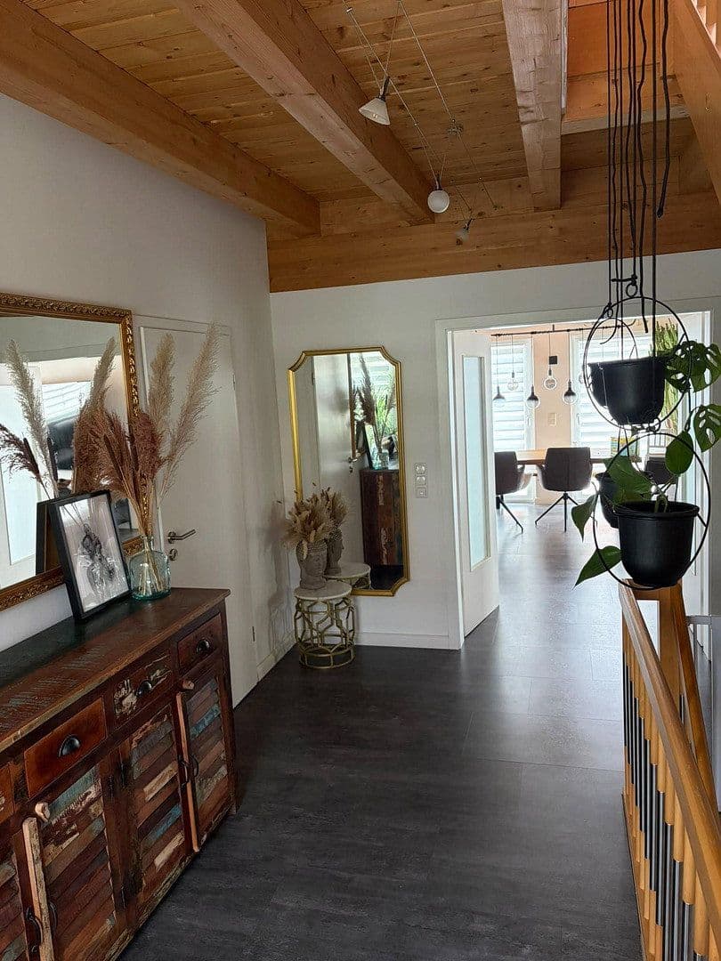 Prodej domu 195 m², pozemek 641 m², Erlangen, Bavorsko Prodej domu 195 m², pozemek 641 m², Erlangen, Bavorsko