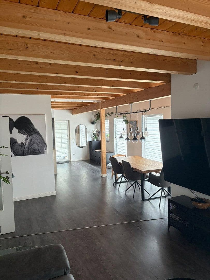 Prodej domu 195 m², pozemek 641 m², Erlangen, Bavorsko Prodej domu 195 m², pozemek 641 m², Erlangen, Bavorsko