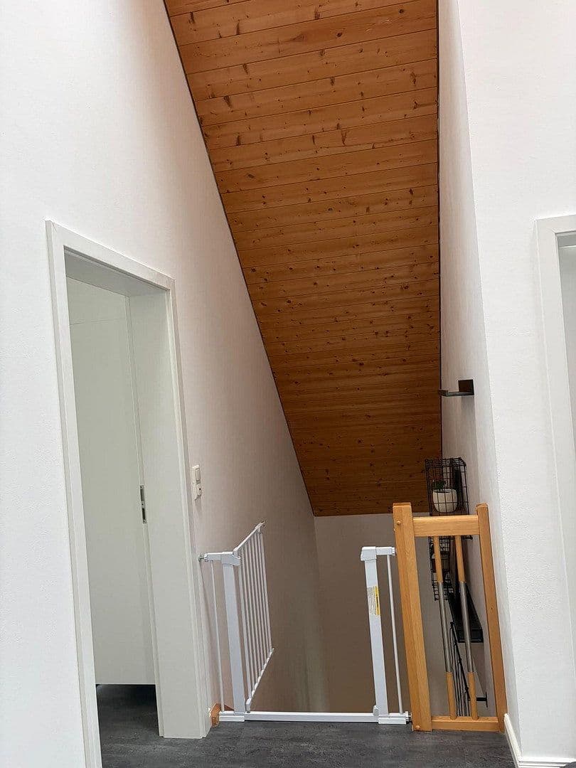 Prodej domu 195 m², pozemek 641 m², Erlangen, Bavorsko Prodej domu 195 m², pozemek 641 m², Erlangen, Bavorsko