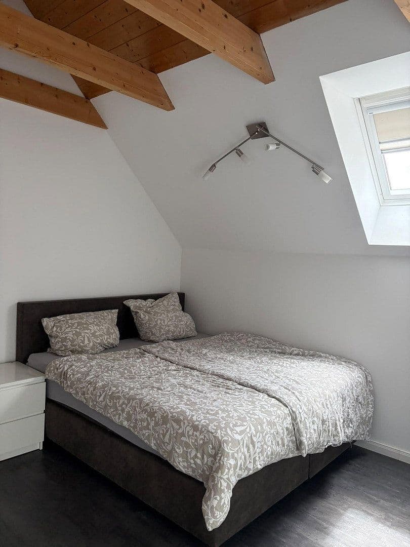 Prodej domu 195 m², pozemek 641 m², Erlangen, Bavorsko Prodej domu 195 m², pozemek 641 m², Erlangen, Bavorsko