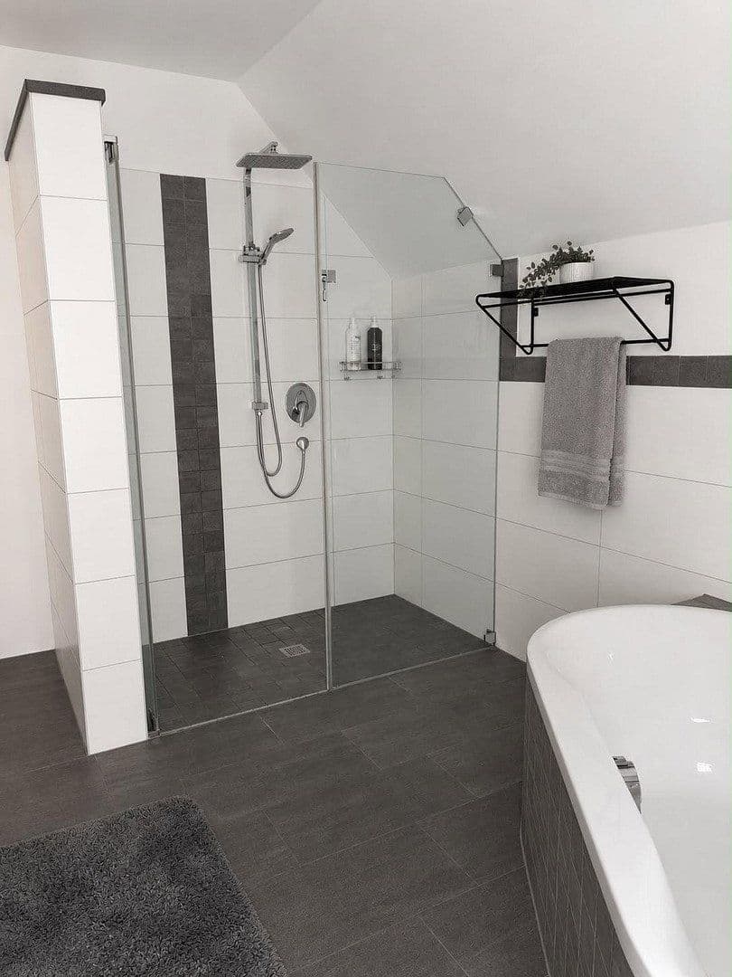 Prodej domu 195 m², pozemek 641 m², Erlangen, Bavorsko Prodej domu 195 m², pozemek 641 m², Erlangen, Bavorsko