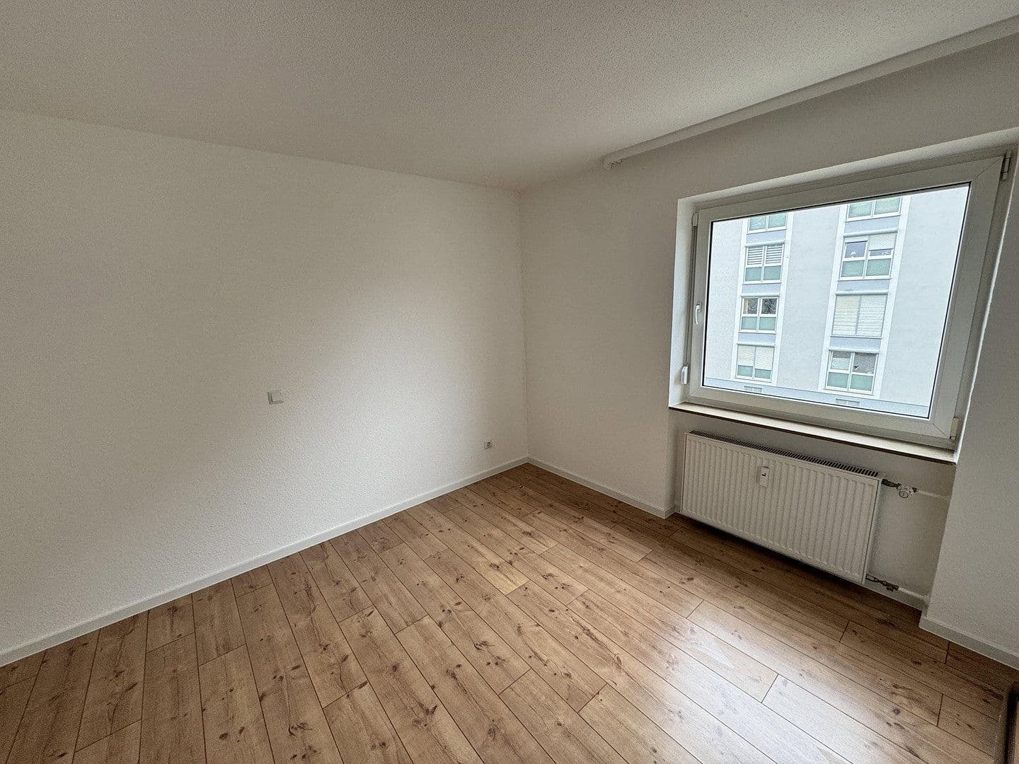 Prodej bytu 3+1 81 m², Hainleinstr. 73, Niederwerrn, Bavorsko Prodej bytu 3+1 81 m², Hainleinstr. 73, Niederwerrn, Bavorsko