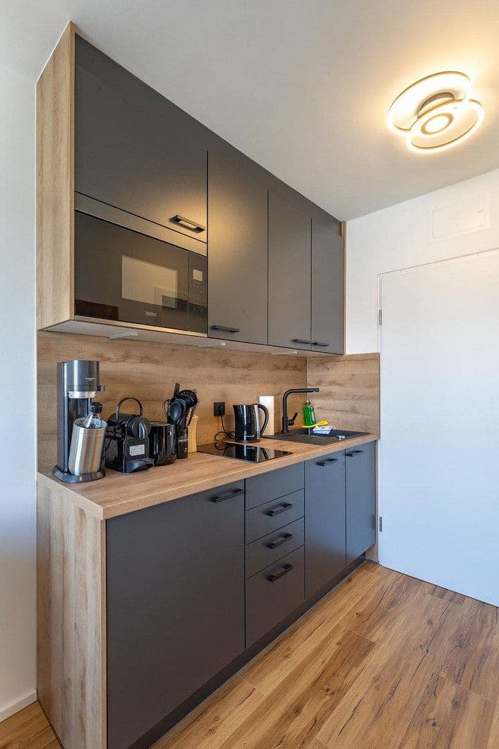 Pronájem bytu 1+1 24 m², Emil-Riedel-Straße 11, München, Bavorsko Pronájem bytu 1+1 24 m², Emil-Riedel-Straße 11, München, Bavorsko
