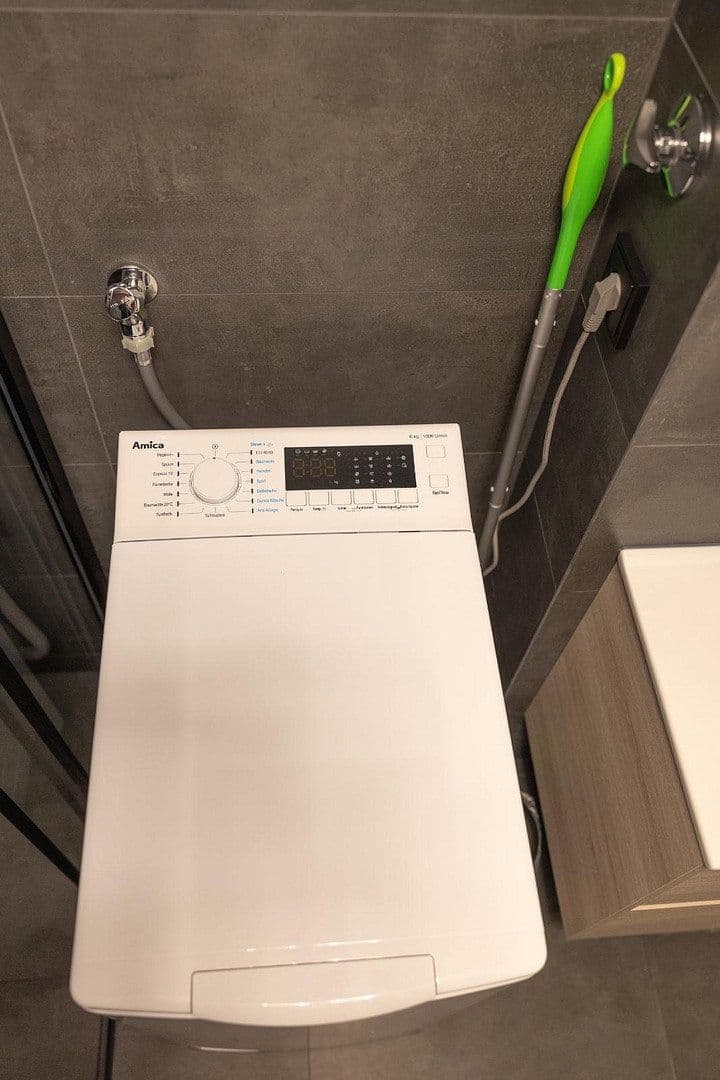 Pronájem bytu 1+1 24 m², Emil-Riedel-Straße 11, München, Bavorsko Pronájem bytu 1+1 24 m², Emil-Riedel-Straße 11, München, Bavorsko