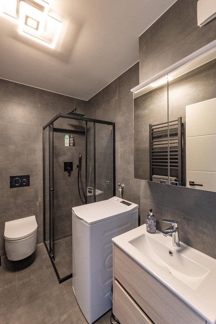 Pronájem bytu 1+1 24 m², Emil-Riedel-Straße 11, München, Bavorsko Pronájem bytu 1+1 24 m², Emil-Riedel-Straße 11, München, Bavorsko