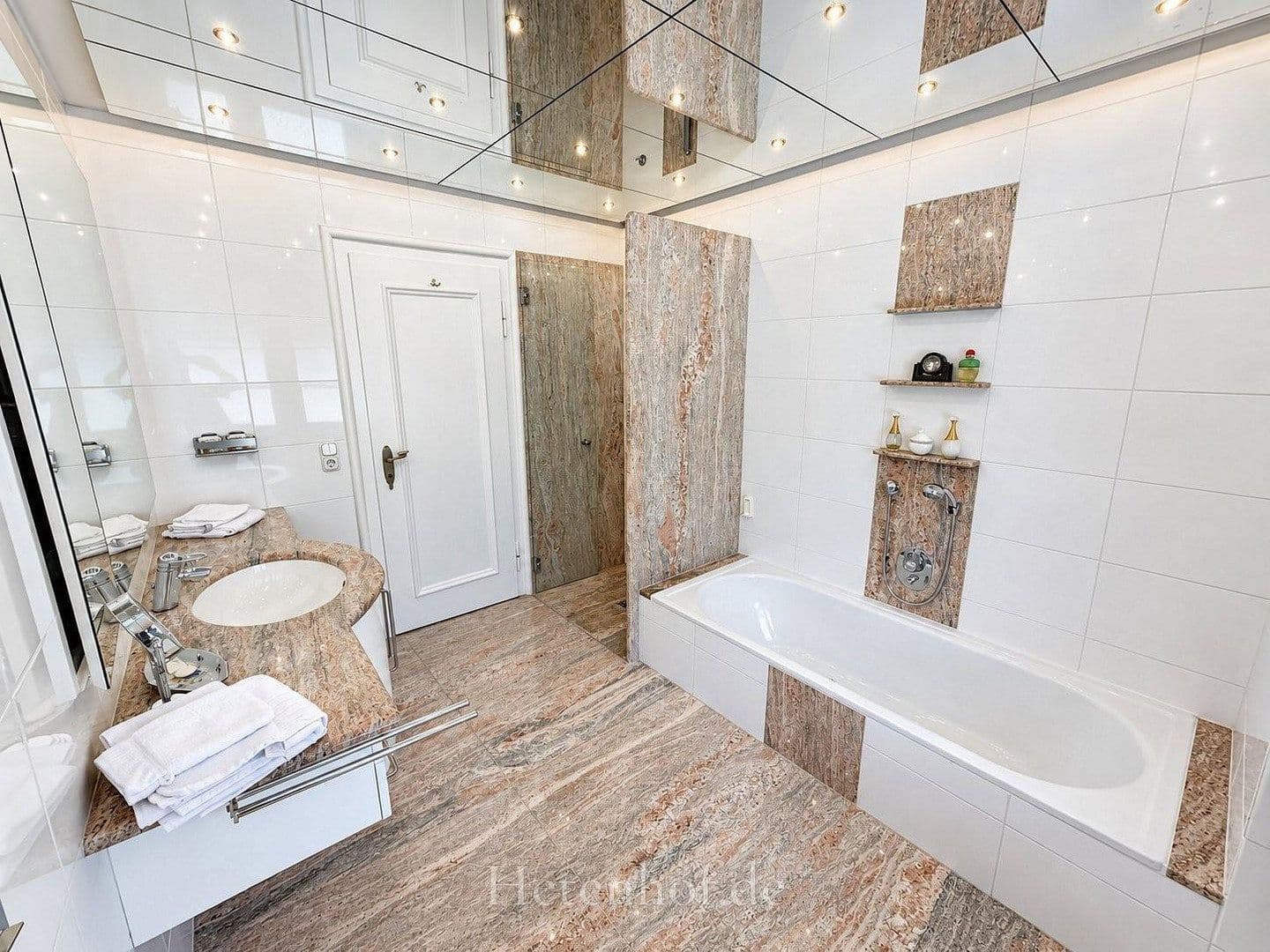 Prodej domu 538 m², pozemek 6.401 m², Lorenz-Sandler-Straße 26, Kulmbach, Bavorsko Prodej domu 538 m², pozemek 6.401 m², Lorenz-Sandler-Straße 26, Kulmbach, Bavorsko