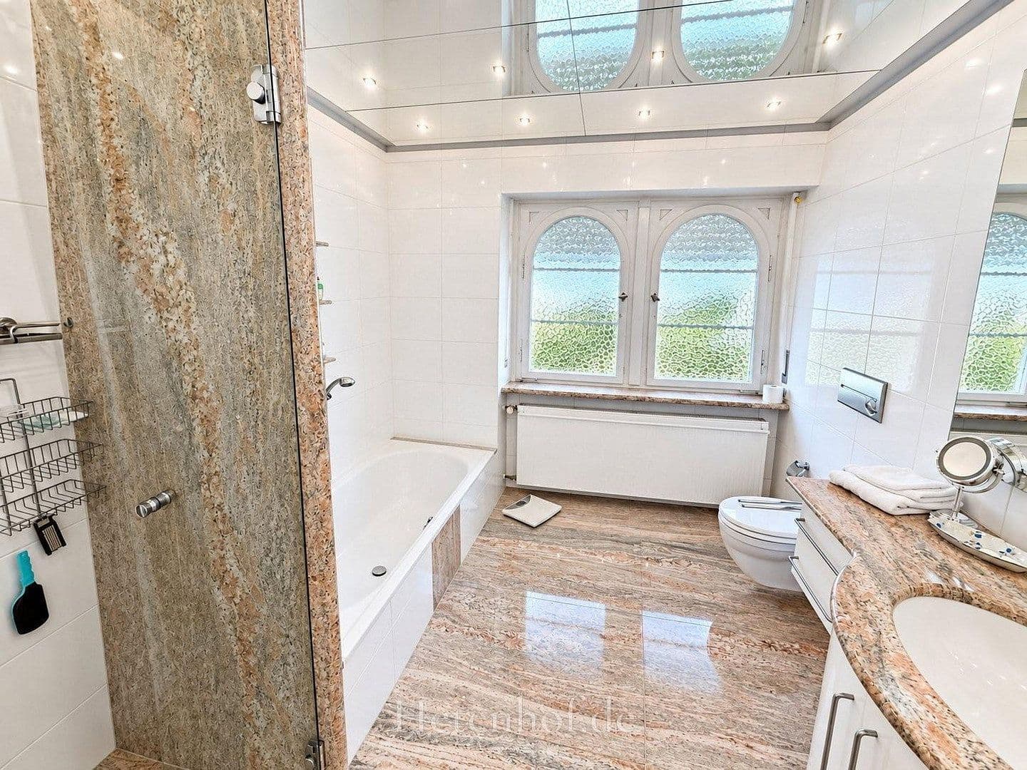 Prodej domu 538 m², pozemek 6.401 m², Lorenz-Sandler-Straße 26, Kulmbach, Bavorsko Prodej domu 538 m², pozemek 6.401 m², Lorenz-Sandler-Straße 26, Kulmbach, Bavorsko