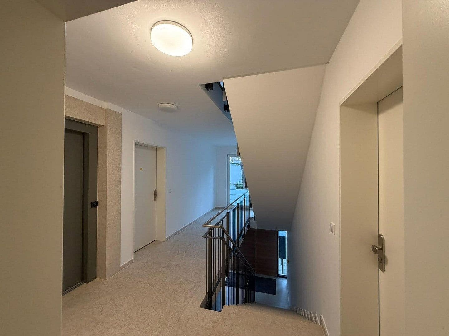 Pronájem bytu 2+1 58 m², Unterbiberger Straße 76, München, Bavorsko Pronájem bytu 2+1 58 m², Unterbiberger Straße 76, München, Bavorsko