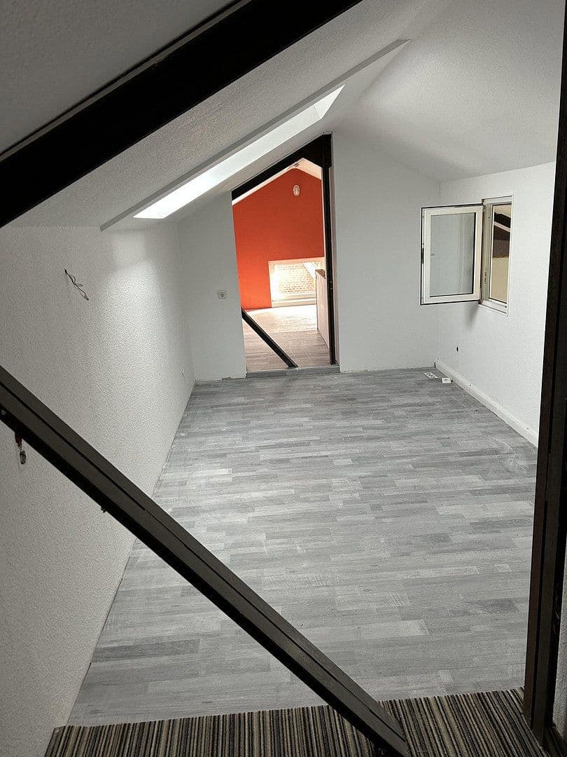 Pronájem bytu 3+1 90 m², Henschelstrasse 3a, Wilhelmshaven, Dolní Sasko Pronájem bytu 3+1 90 m², Henschelstrasse 3a, Wilhelmshaven, Dolní Sasko