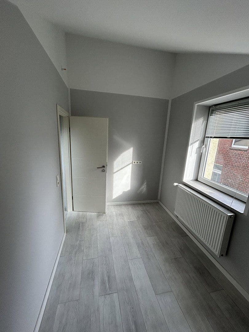 Pronájem bytu 3+1 90 m², Henschelstrasse 3a, Wilhelmshaven, Dolní Sasko Pronájem bytu 3+1 90 m², Henschelstrasse 3a, Wilhelmshaven, Dolní Sasko
