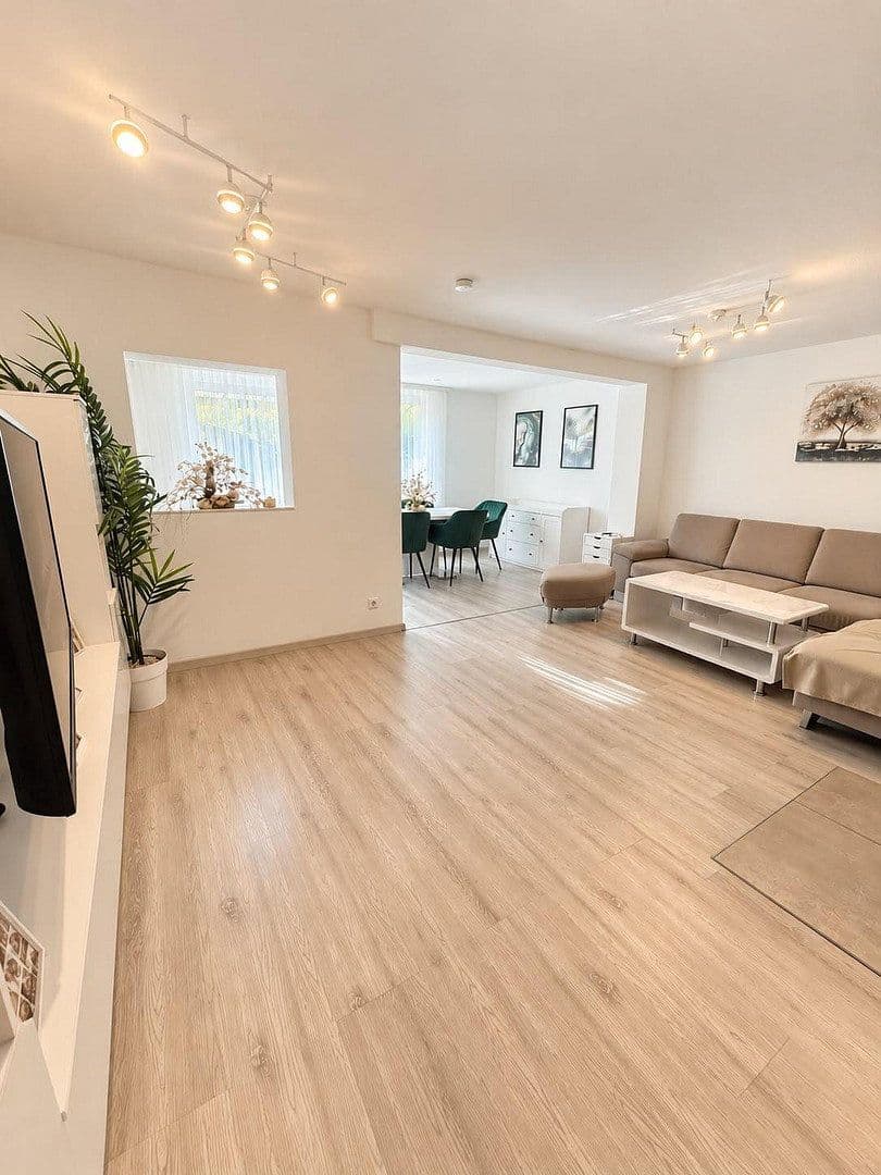 Prodej domu 100 m², pozemek 170 m², Belchenstr 9, Herrenberg, Bádensko-Württembersko Prodej domu 100 m², pozemek 170 m², Belchenstr 9, Herrenberg, Bádensko-Württembersko