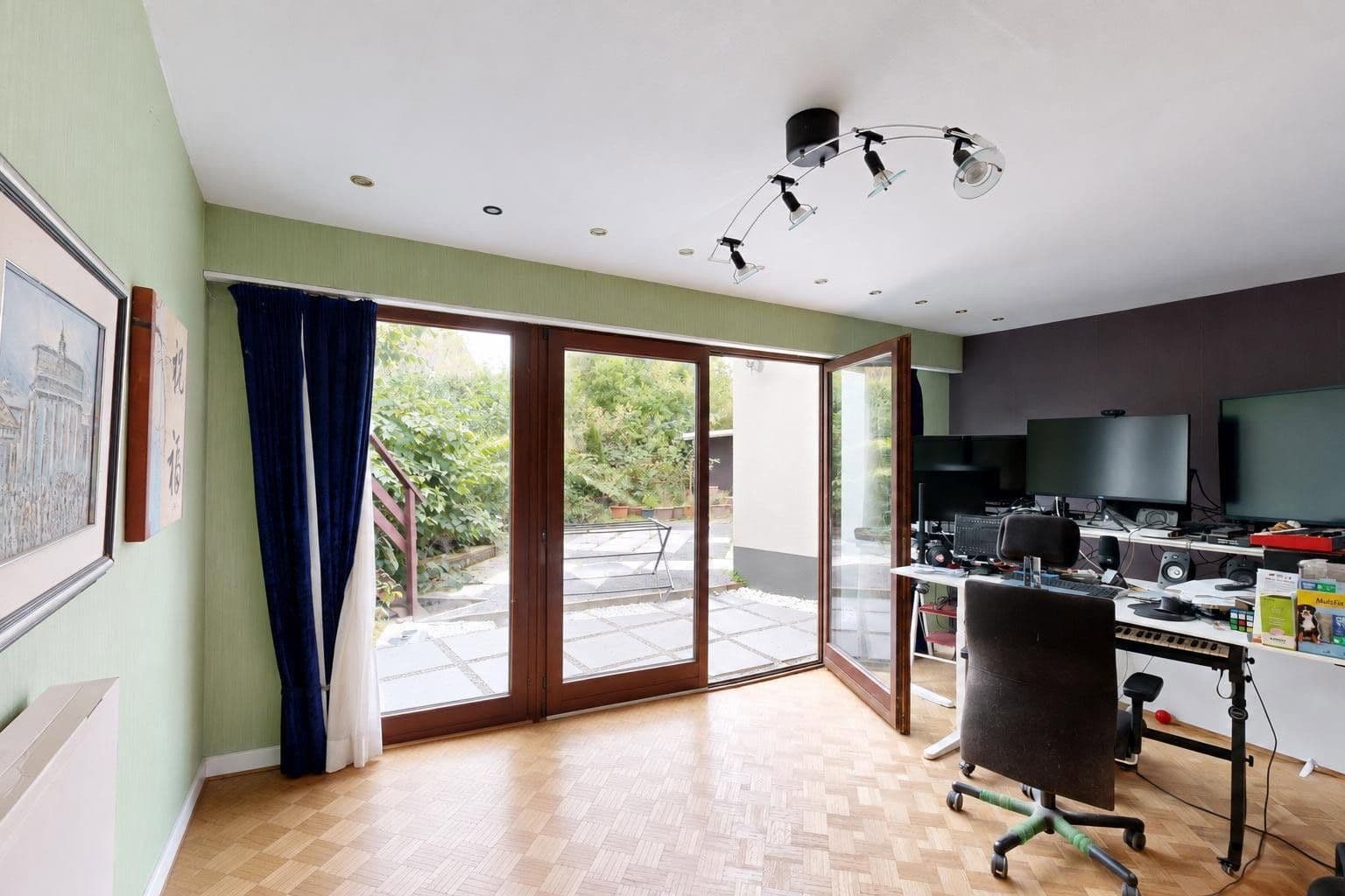 Prodej domu 283 m², pozemek 423 m², Ludwigstr. 20, Mühltal, Hessen Prodej domu 283 m², pozemek 423 m², Ludwigstr. 20, Mühltal, Hessen