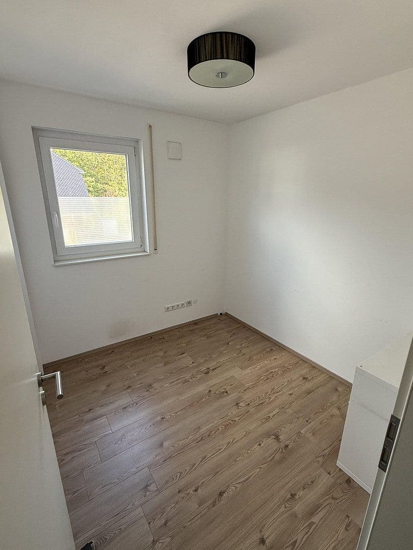 Prodej domu 160 m², pozemek 455 m², Neuenbürg, Bádensko-Württembersko Prodej domu 160 m², pozemek 455 m², Neuenbürg, Bádensko-Württembersko