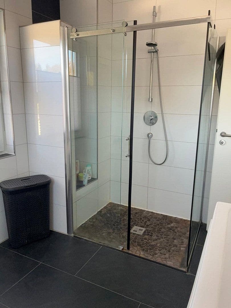 Prodej domu 160 m², pozemek 455 m², Neuenbürg, Bádensko-Württembersko Prodej domu 160 m², pozemek 455 m², Neuenbürg, Bádensko-Württembersko