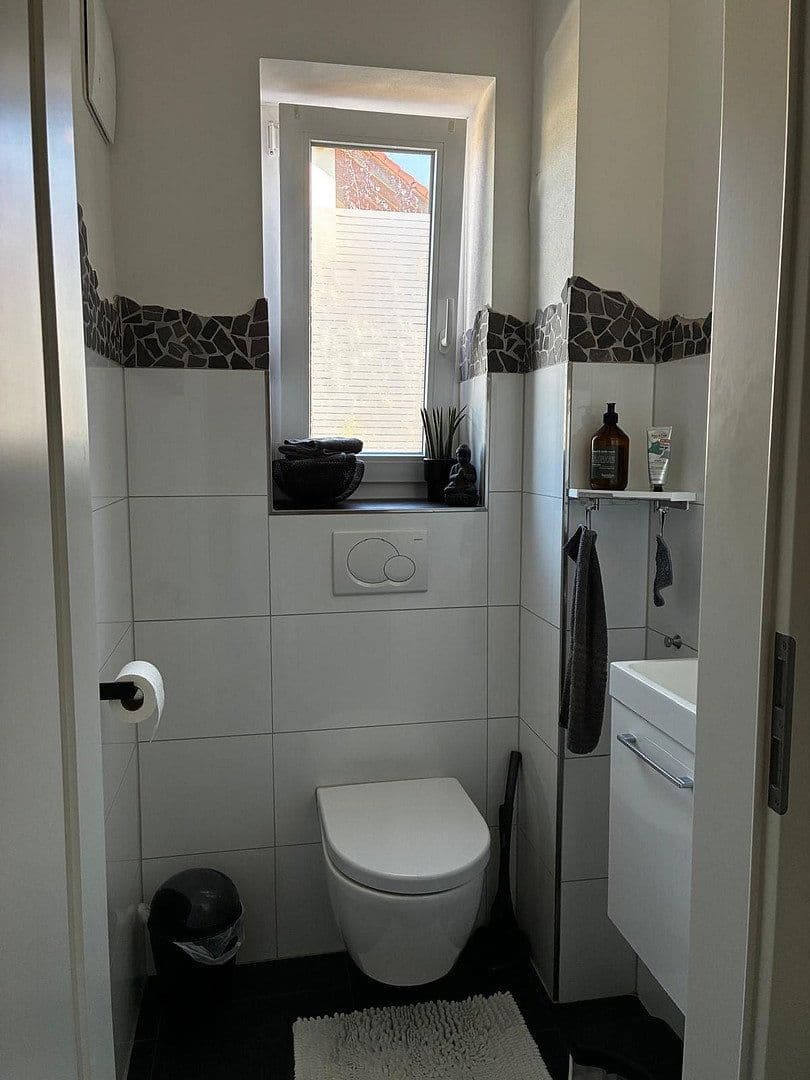 Prodej domu 160 m², pozemek 455 m², Neuenbürg, Bádensko-Württembersko Prodej domu 160 m², pozemek 455 m², Neuenbürg, Bádensko-Württembersko