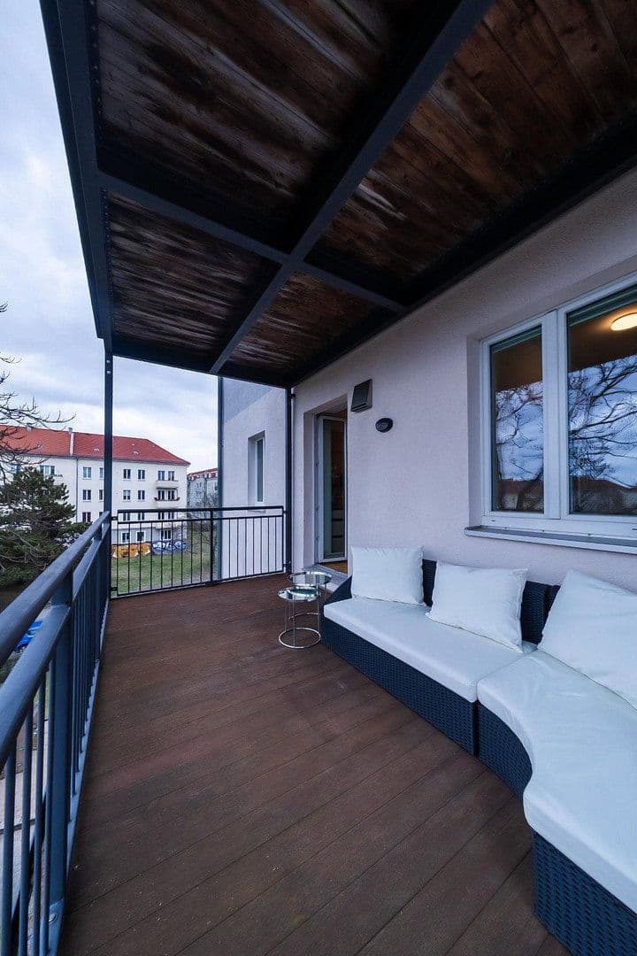 Prodej bytu 4+1 105 m², Sterndamm 66 E, Berlin-Johannisstal, Berlín Prodej bytu 4+1 105 m², Sterndamm 66 E, Berlin-Johannisstal, Berlín