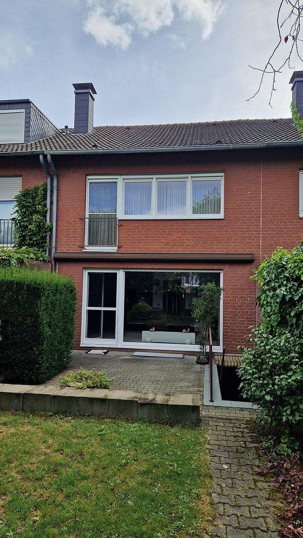 Pronájem domu 120 m², pozemek 200 m², Düsseldorf, Severní Porýní-Vestfálsko Pronájem domu 120 m², pozemek 200 m², Düsseldorf, Severní Porýní-Vestfálsko