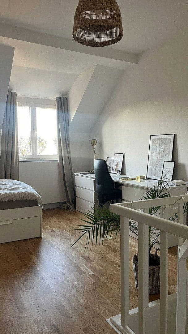 Pronájem bytu 2+1 60 m², Liliencronstr. 7, Düsseldorf, Severní Porýní-Vestfálsko Pronájem bytu 2+1 60 m², Liliencronstr. 7, Düsseldorf, Severní Porýní-Vestfálsko
