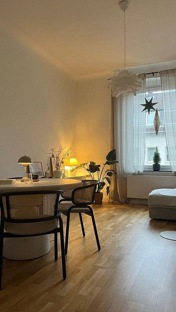 Pronájem bytu 2+1 60 m², Liliencronstr. 7, Düsseldorf, Severní Porýní-Vestfálsko Pronájem bytu 2+1 60 m², Liliencronstr. 7, Düsseldorf, Severní Porýní-Vestfálsko