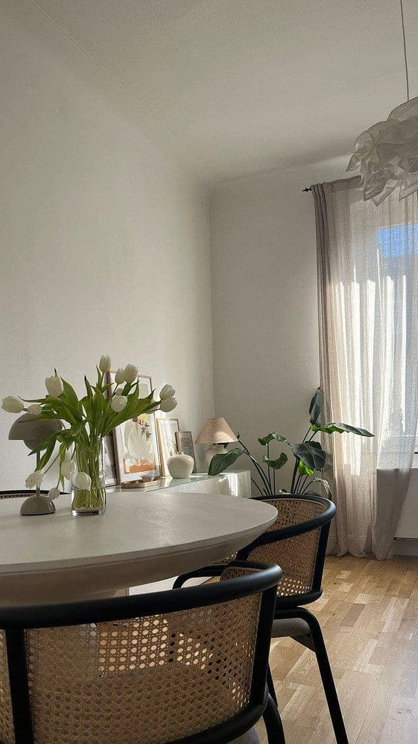 Pronájem bytu 2+1 60 m², Liliencronstr. 7, Düsseldorf, Severní Porýní-Vestfálsko Pronájem bytu 2+1 60 m², Liliencronstr. 7, Düsseldorf, Severní Porýní-Vestfálsko