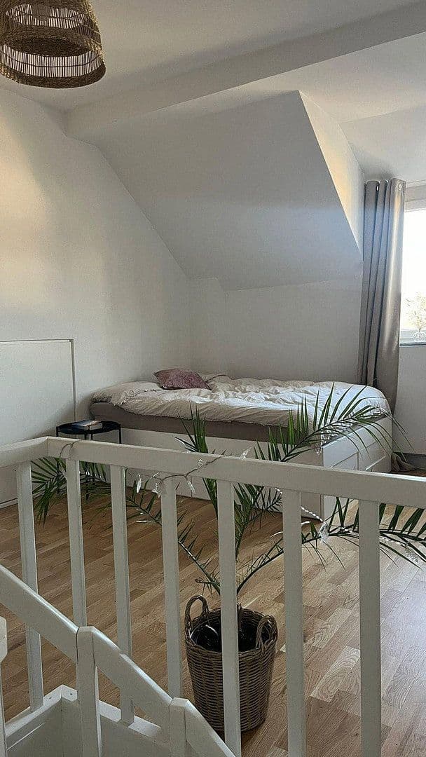 Pronájem bytu 2+1 60 m², Liliencronstr. 7, Düsseldorf, Severní Porýní-Vestfálsko Pronájem bytu 2+1 60 m², Liliencronstr. 7, Düsseldorf, Severní Porýní-Vestfálsko