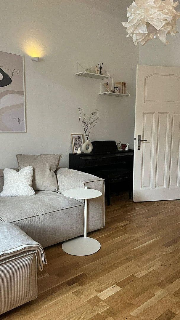 Pronájem bytu 2+1 60 m², Liliencronstr. 7, Düsseldorf, Severní Porýní-Vestfálsko Pronájem bytu 2+1 60 m², Liliencronstr. 7, Düsseldorf, Severní Porýní-Vestfálsko