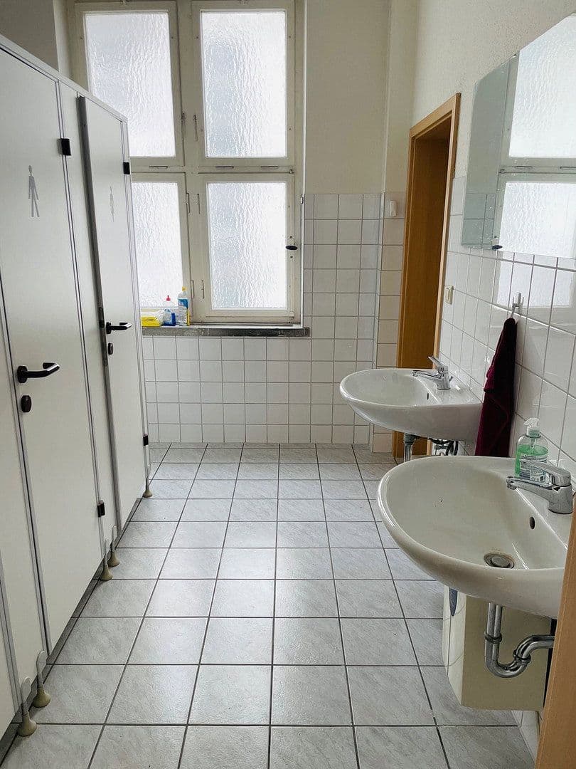 Pronájem nebytového prostoru 1.250 m², Albstadt, Bádensko-Württembersko Pronájem nebytového prostoru 1.250 m², Albstadt, Bádensko-Württembersko