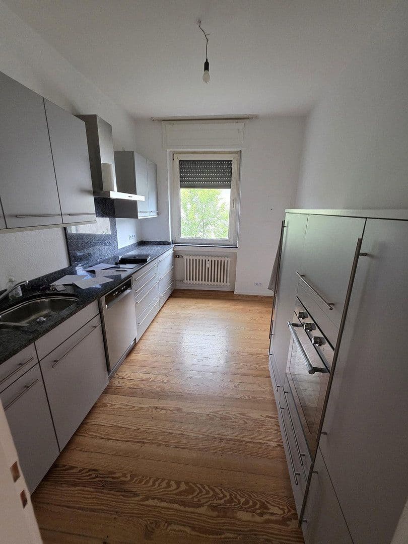 Pronájem bytu 2+1 70 m², Bahnhofstraße 31, Bonn, Severní Porýní-Vestfálsko Pronájem bytu 2+1 70 m², Bahnhofstraße 31, Bonn, Severní Porýní-Vestfálsko