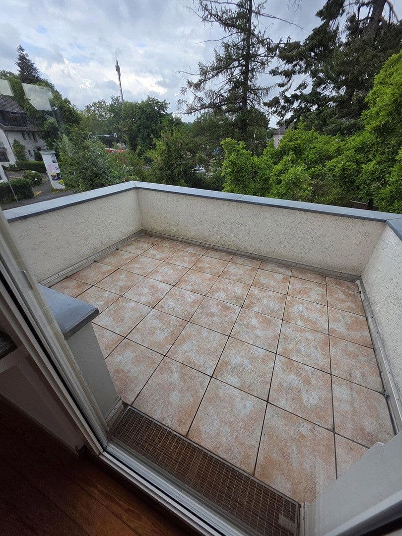 Pronájem bytu 2+1 70 m², Bahnhofstraße 31, Bonn, Severní Porýní-Vestfálsko Pronájem bytu 2+1 70 m², Bahnhofstraße 31, Bonn, Severní Porýní-Vestfálsko