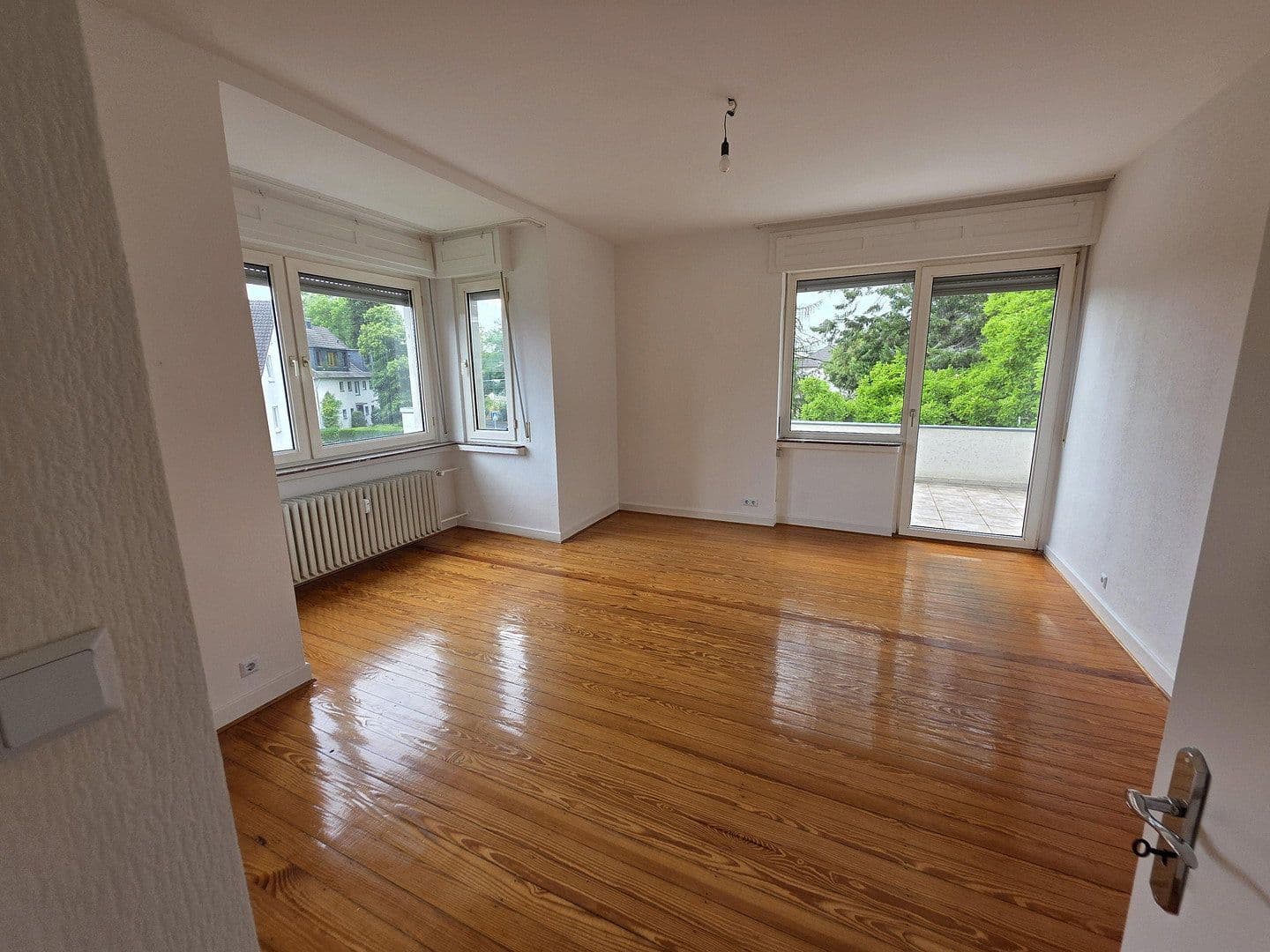 Pronájem bytu 2+1 70 m², Bahnhofstraße 31, Bonn, Severní Porýní-Vestfálsko Pronájem bytu 2+1 70 m², Bahnhofstraße 31, Bonn, Severní Porýní-Vestfálsko