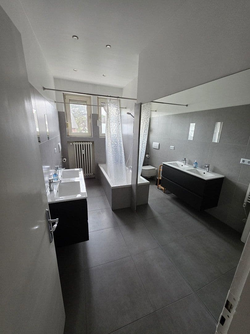 Pronájem bytu 2+1 70 m², Bahnhofstraße 31, Bonn, Severní Porýní-Vestfálsko Pronájem bytu 2+1 70 m², Bahnhofstraße 31, Bonn, Severní Porýní-Vestfálsko