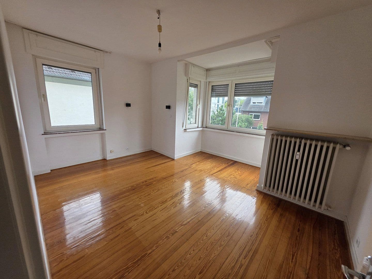 Pronájem bytu 2+1 70 m², Bahnhofstraße 31, Bonn, Severní Porýní-Vestfálsko Pronájem bytu 2+1 70 m², Bahnhofstraße 31, Bonn, Severní Porýní-Vestfálsko