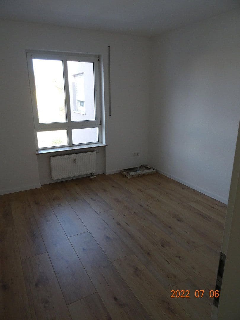 Pronájem bytu 4+1 90 m², Fliederweg 24, Zellingen, Bavorsko Pronájem bytu 4+1 90 m², Fliederweg 24, Zellingen, Bavorsko